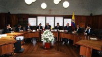 CORTE CONSTITUCIONAL EMPIEZA A PEDIR PRUEBAS DEL REFERENDO REELECCIONISTA.